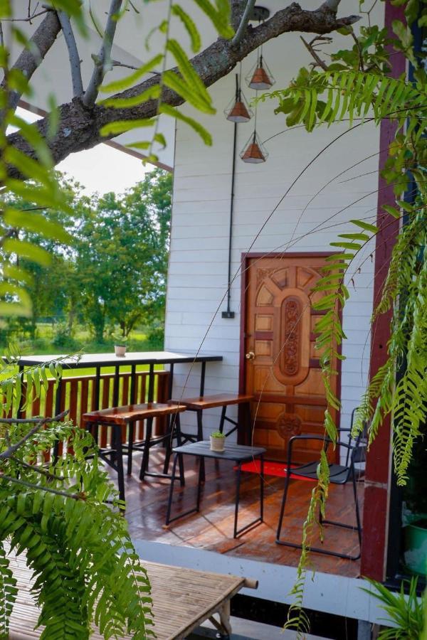 Srihome ยายศรีโฮมแอนแคมป์ปิ้ง Privatunterkunft *